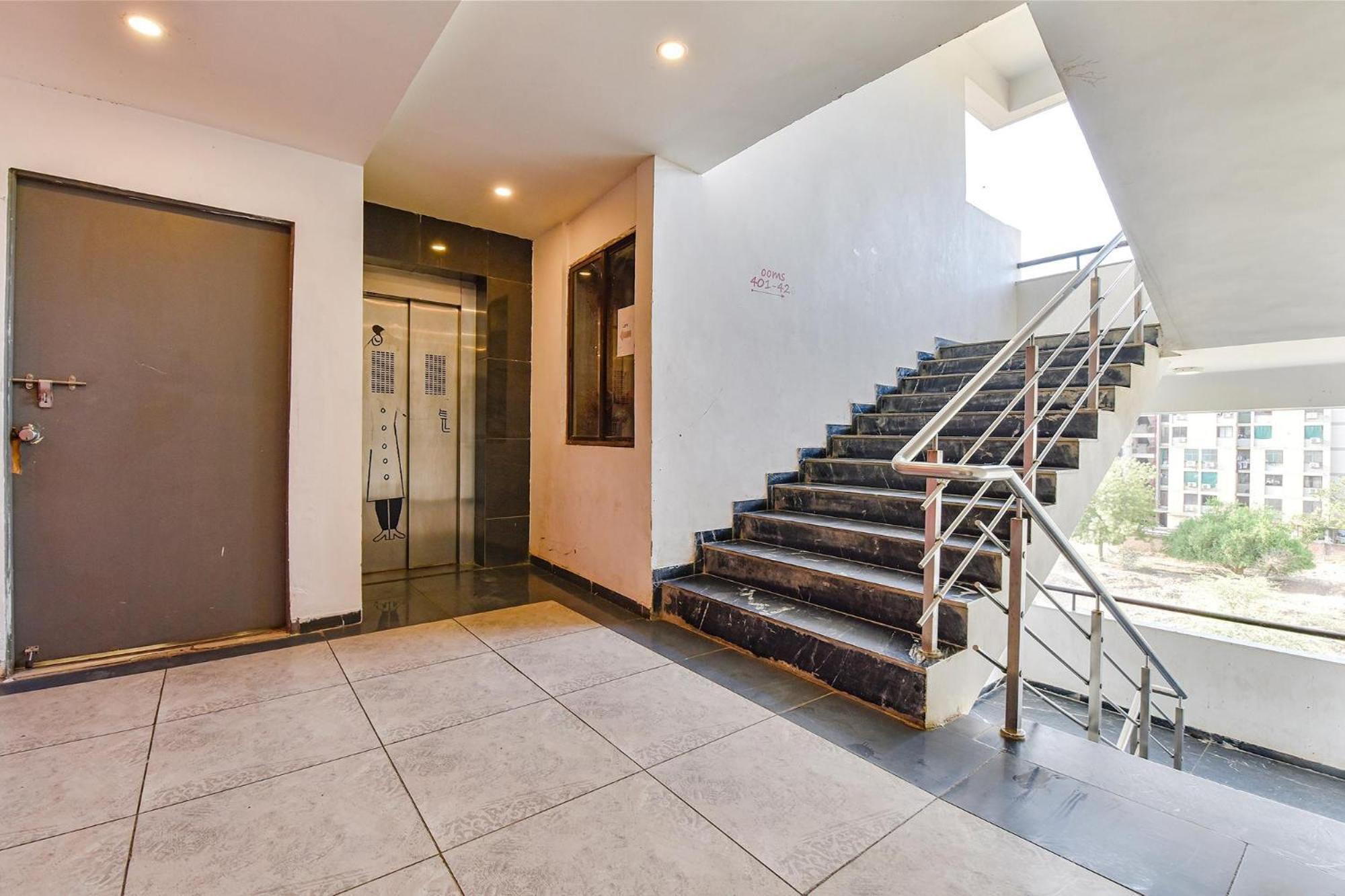 Fabhotel Ny Townhouse Ahmedabad Exteriör bild