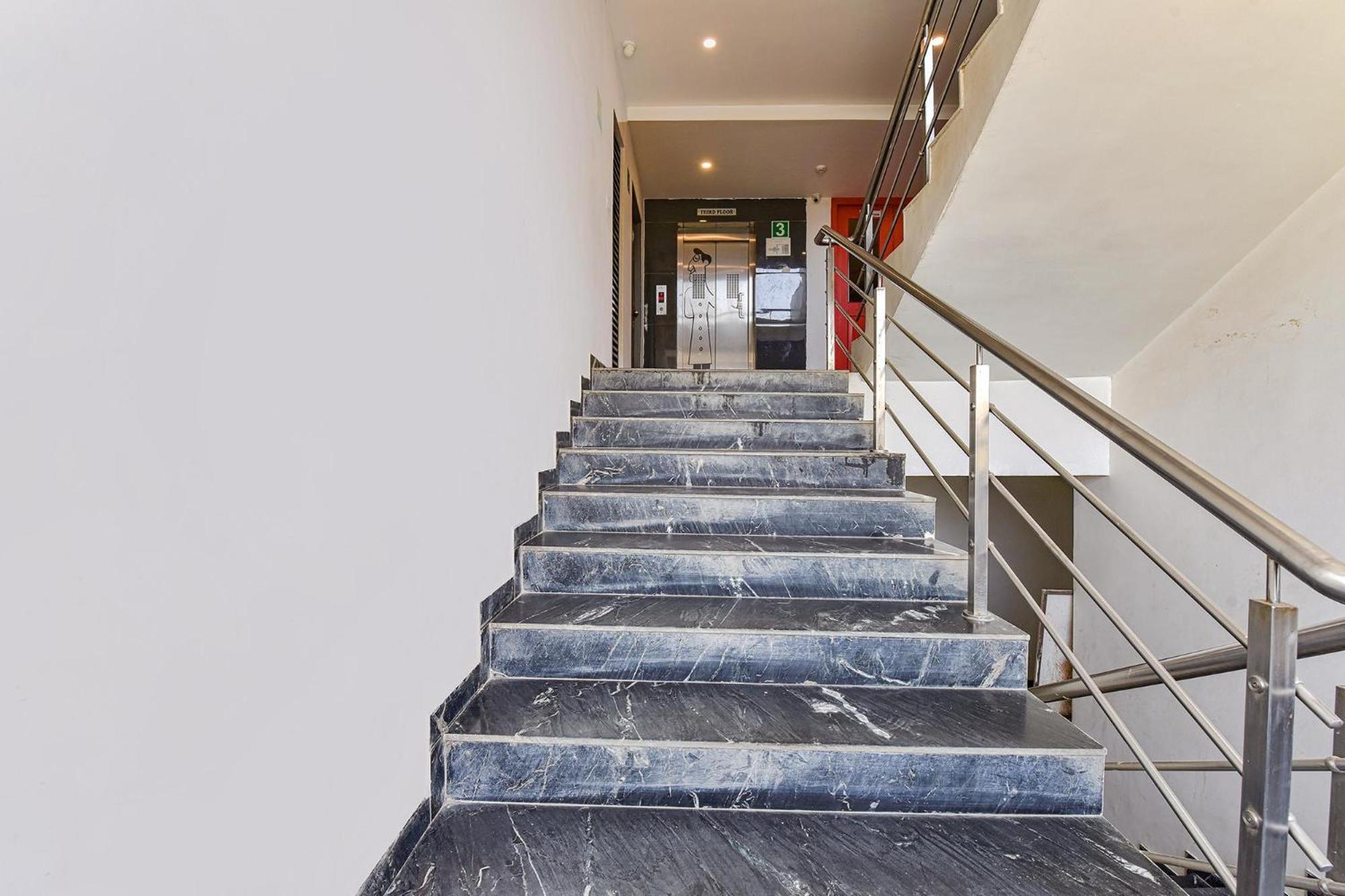 Fabhotel Ny Townhouse Ahmedabad Exteriör bild