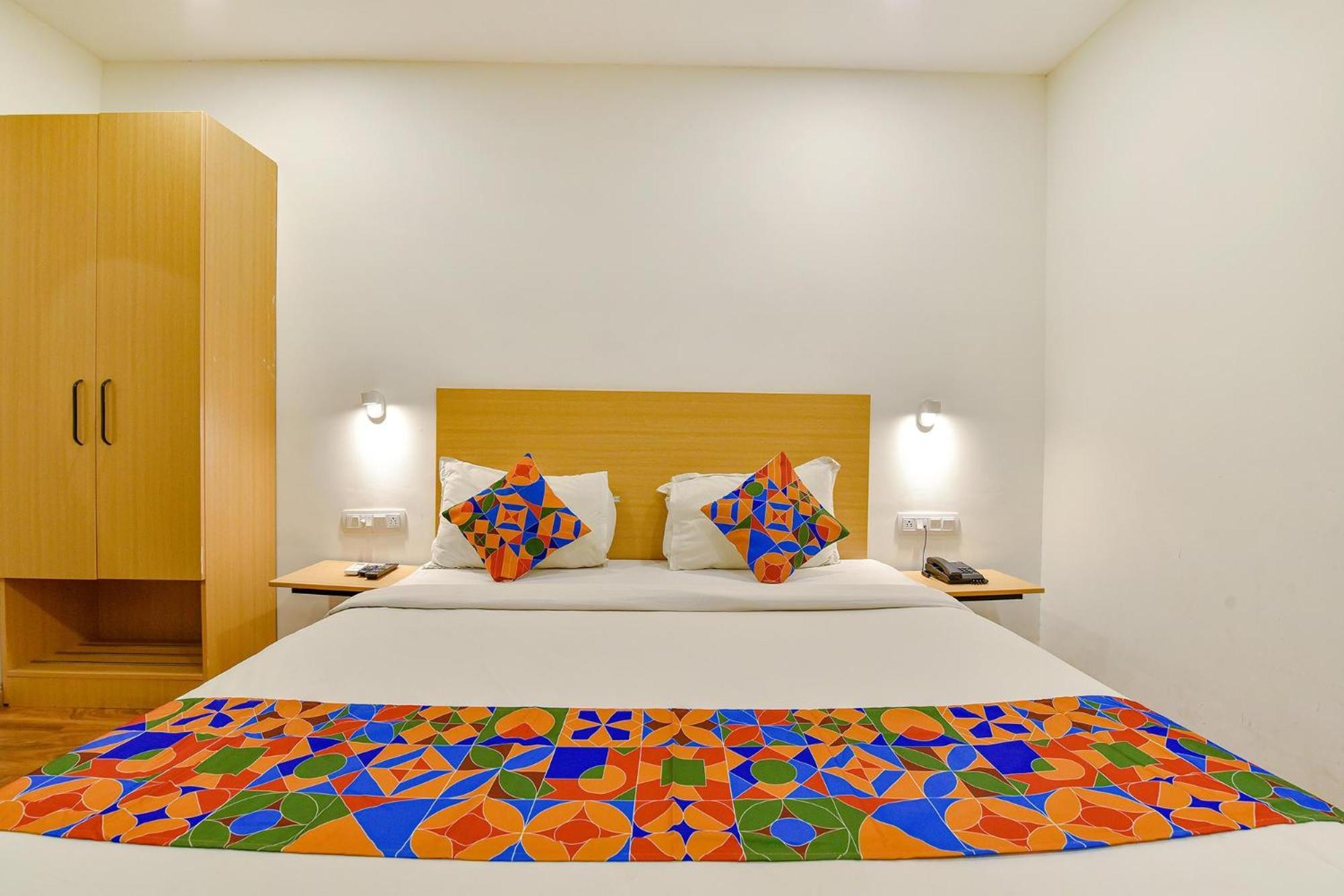 Fabhotel Ny Townhouse Ahmedabad Exteriör bild