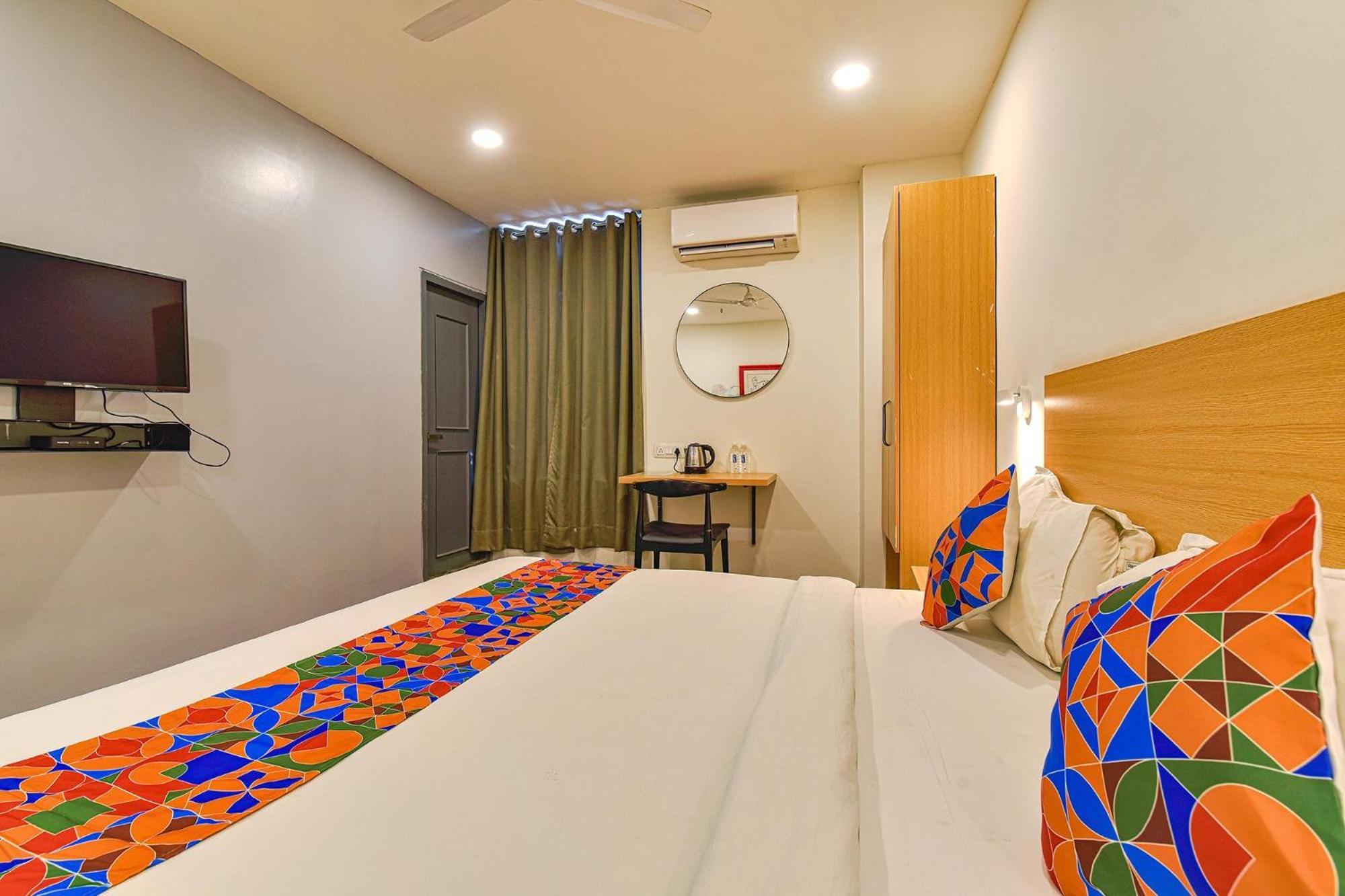 Fabhotel Ny Townhouse Ahmedabad Exteriör bild