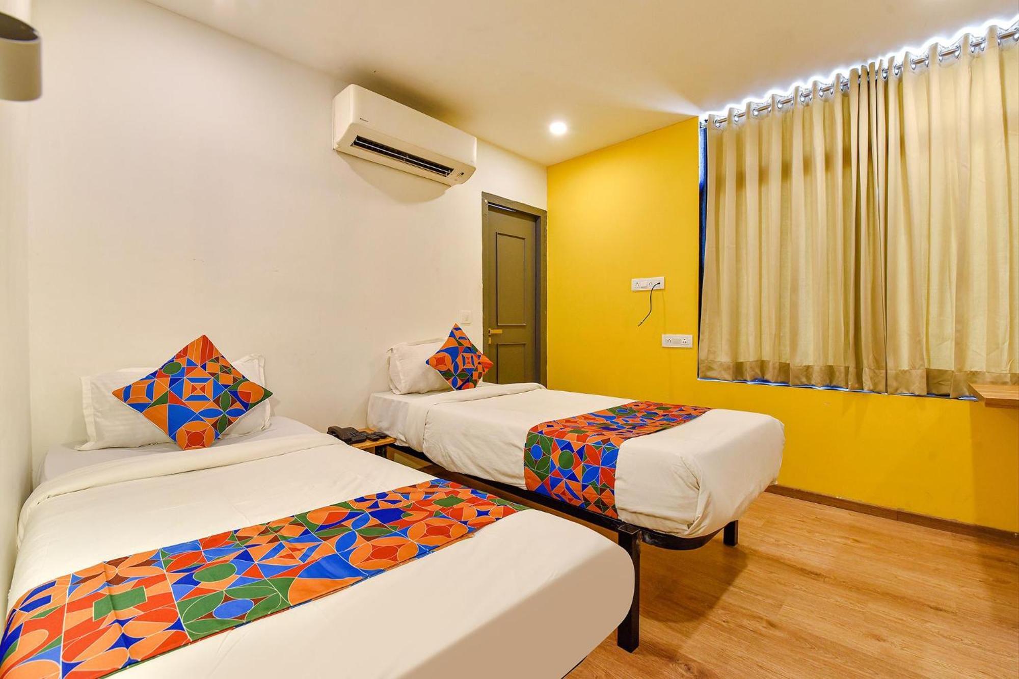 Fabhotel Ny Townhouse Ahmedabad Exteriör bild