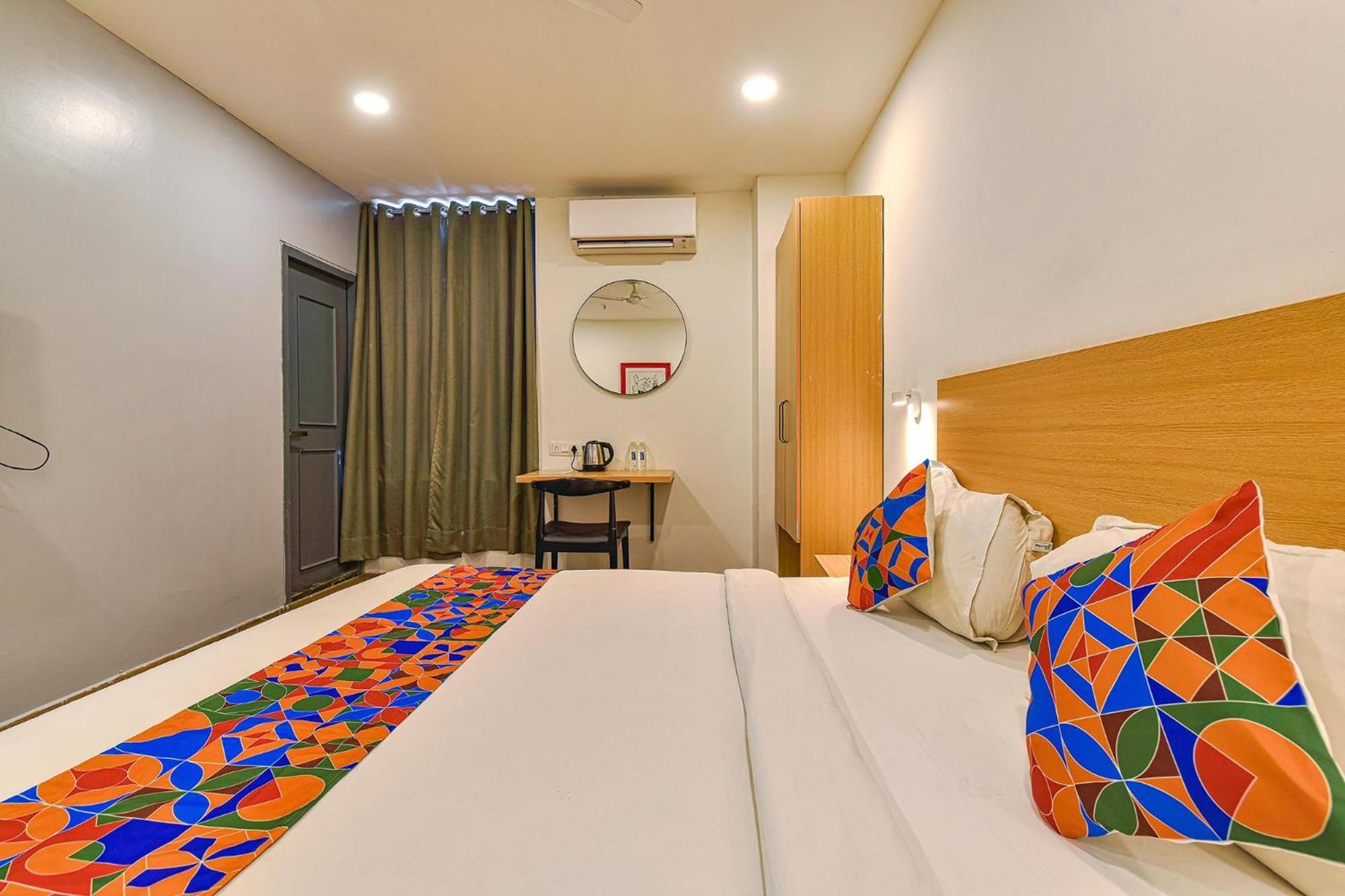 Fabhotel Ny Townhouse Ahmedabad Exteriör bild
