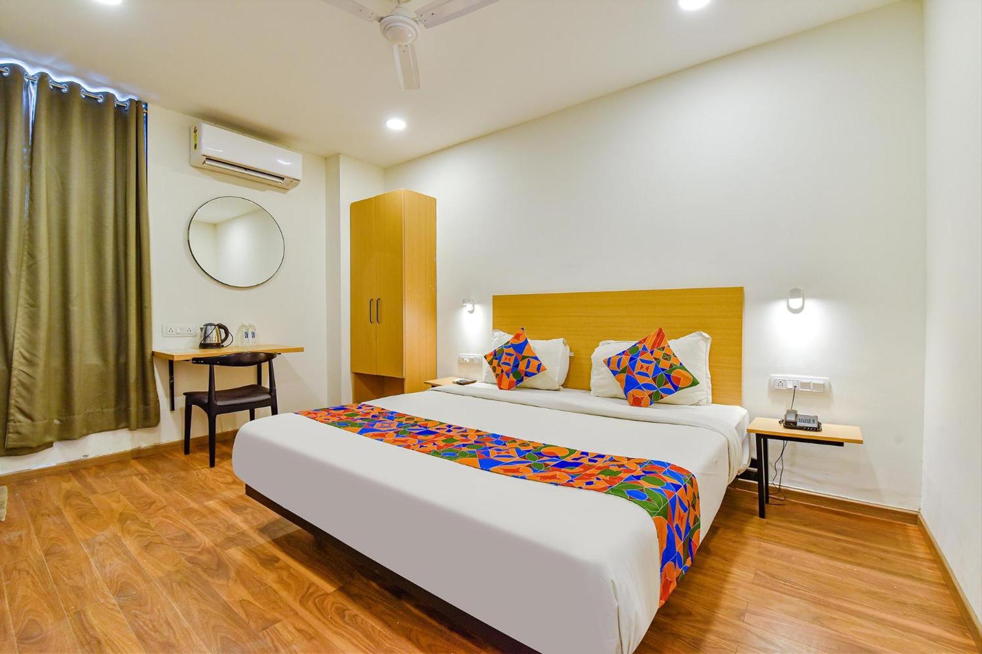 Fabhotel Ny Townhouse Ahmedabad Exteriör bild