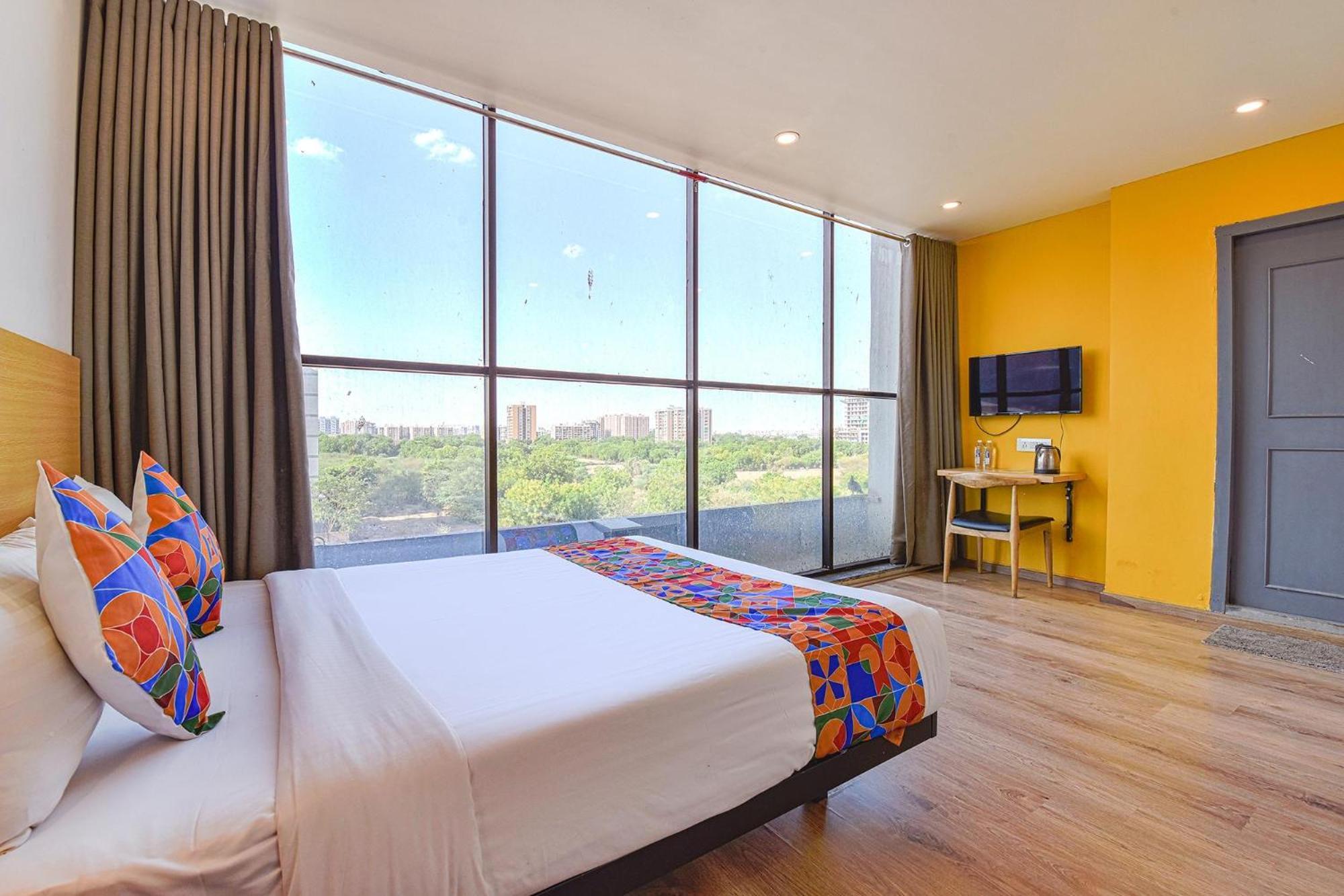 Fabhotel Ny Townhouse Ahmedabad Exteriör bild